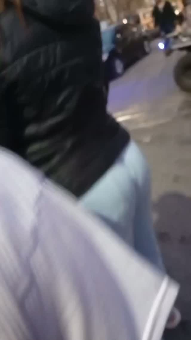 Imagen nocturna de calle durante operativo policial de desalojo en barrio popular de CABA, registrada por vecinos de la Coordinadora Contra los Desalojos