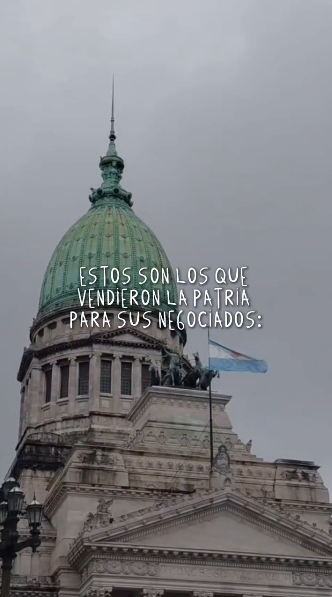 Estos son los que vendieron la patria para sus negociados. Imagen del Congreso Nacional con bandera argentina.